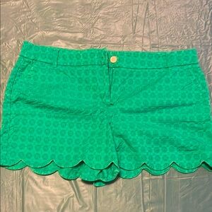Crown & Ivy Textured Green Scallop Hem Shorts